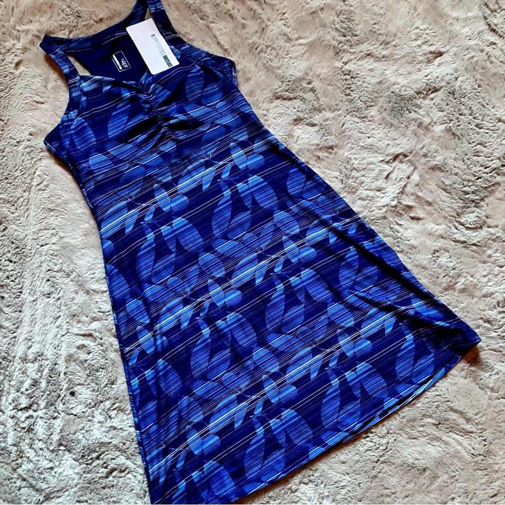 NWT Mondetta Travel Dress, built in bra liner with cups, moisture wicking, blue.